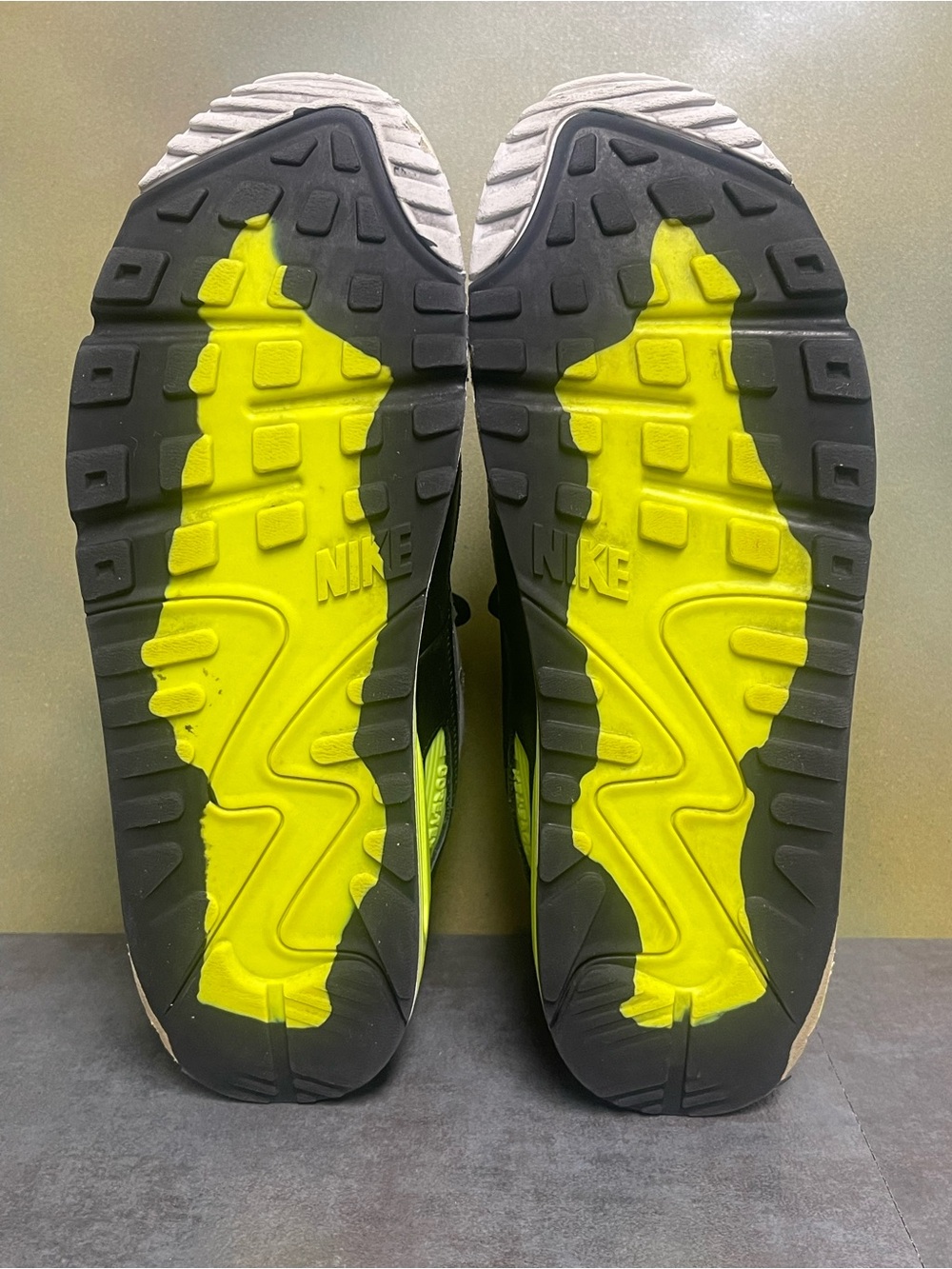 Nike Air Max 90 GTX Men's Sneakers Volt Summit White Cool Grey Size 8.5 - Picture 16 of 16